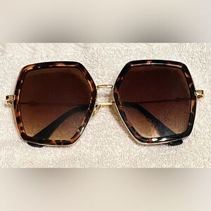 MAOLEN Oversized Square Sunglasses Retro Chic Metal Frame